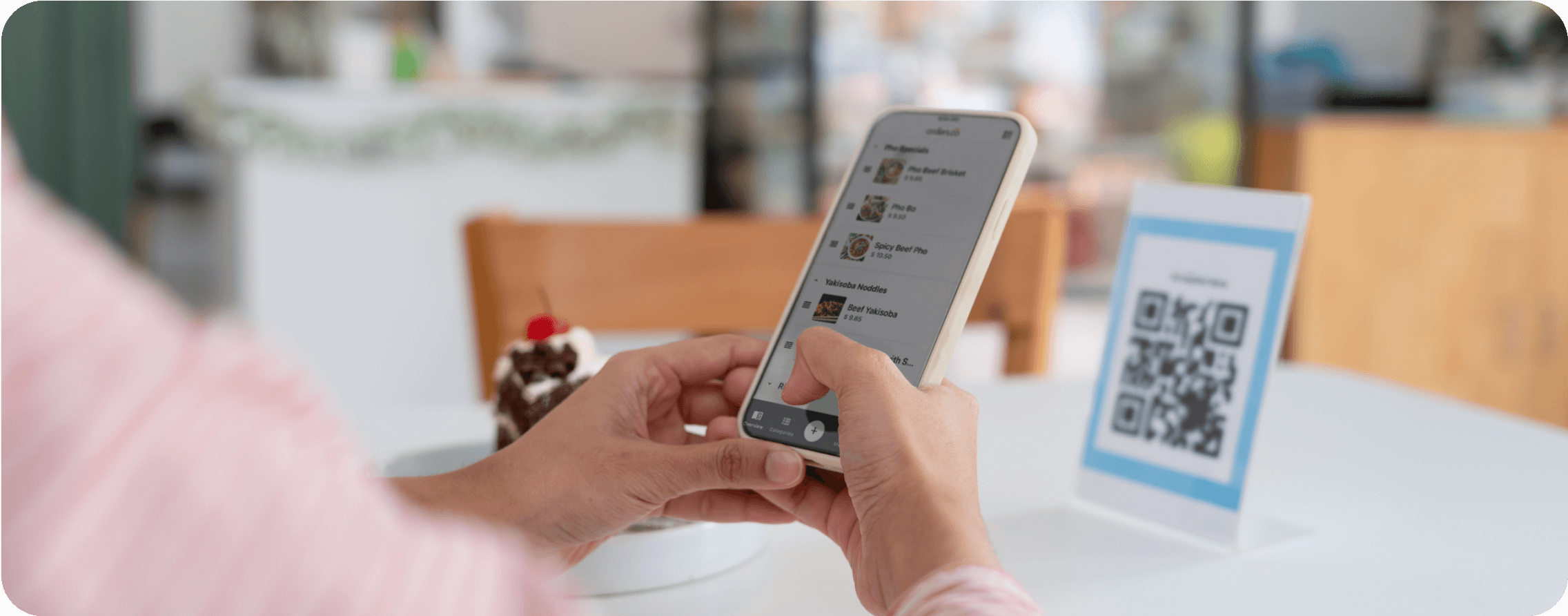 A girl is surfing the restaurant menu on her smartphone.