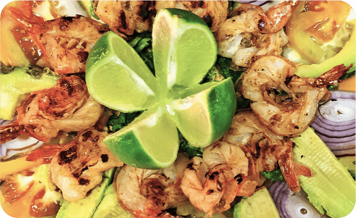 A lime placed on the cooked shrimp together with other vegetables.